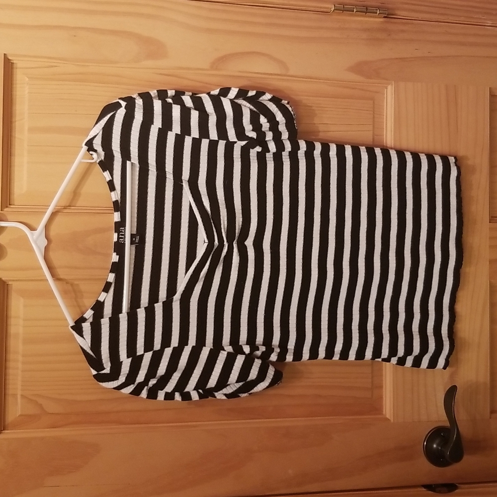 Medium ANA Ribbed Top.